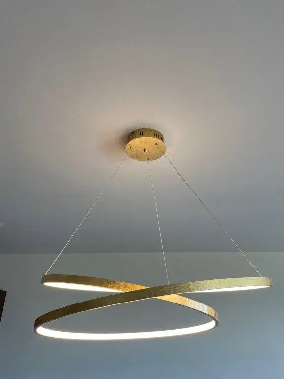Designlamp boven kookeiland.