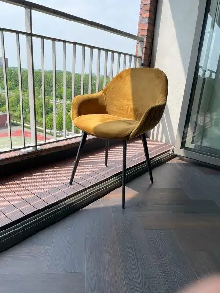Balkon even hoog als binnen met harmonica deuren