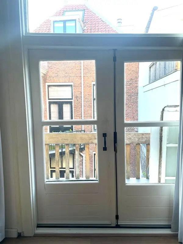 Voorsituatie openslaande oude deuren van enkelglas naar HR++ dubbelglas.