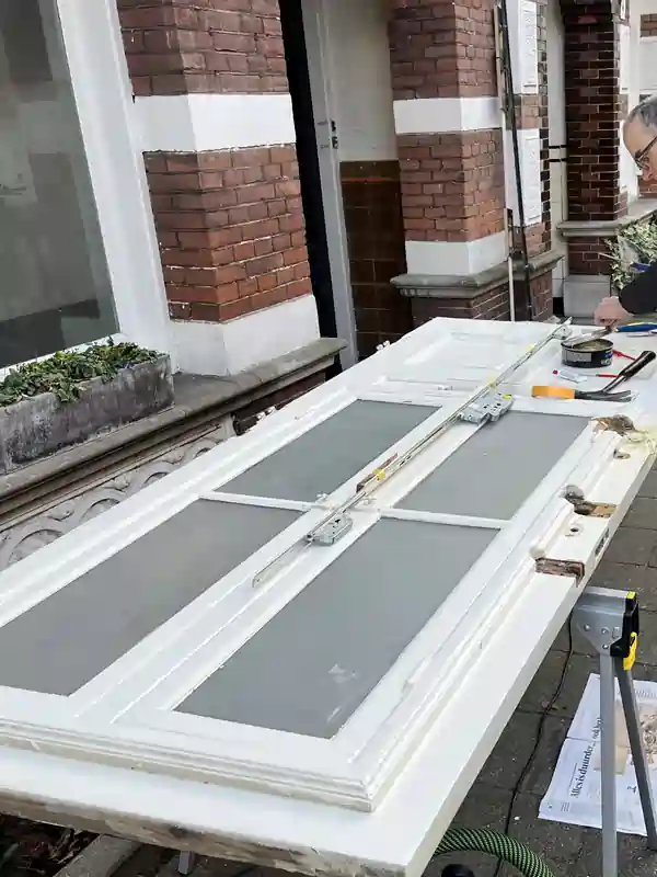 Plaatsen meerpuntssluiting Amsterdam voor een betere veiligheid van uw voordeur Klusjesman in Amsterdam